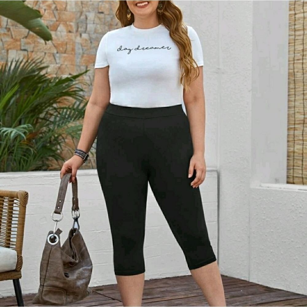 Plus Solid Capris Leggings - Picture 6 of 8